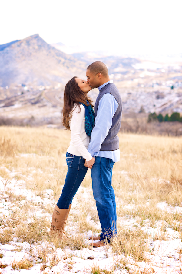 red-rocks-park-morrison-colorado-fall-engagement-photography-kiss-rustic-setting