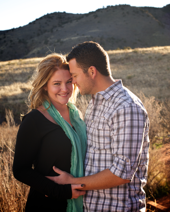 red-rocks-park-morrison-colorado-sunset-fall-engagement-photography-nuzzle-mountains