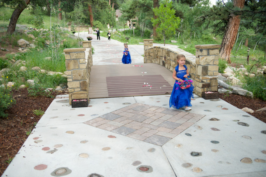 Wedding At Della Terra Mountain Chateau In Estes Park CO   Della Terra Mountain Chateau Estes Park Wedding Flowers Girls 900x600 