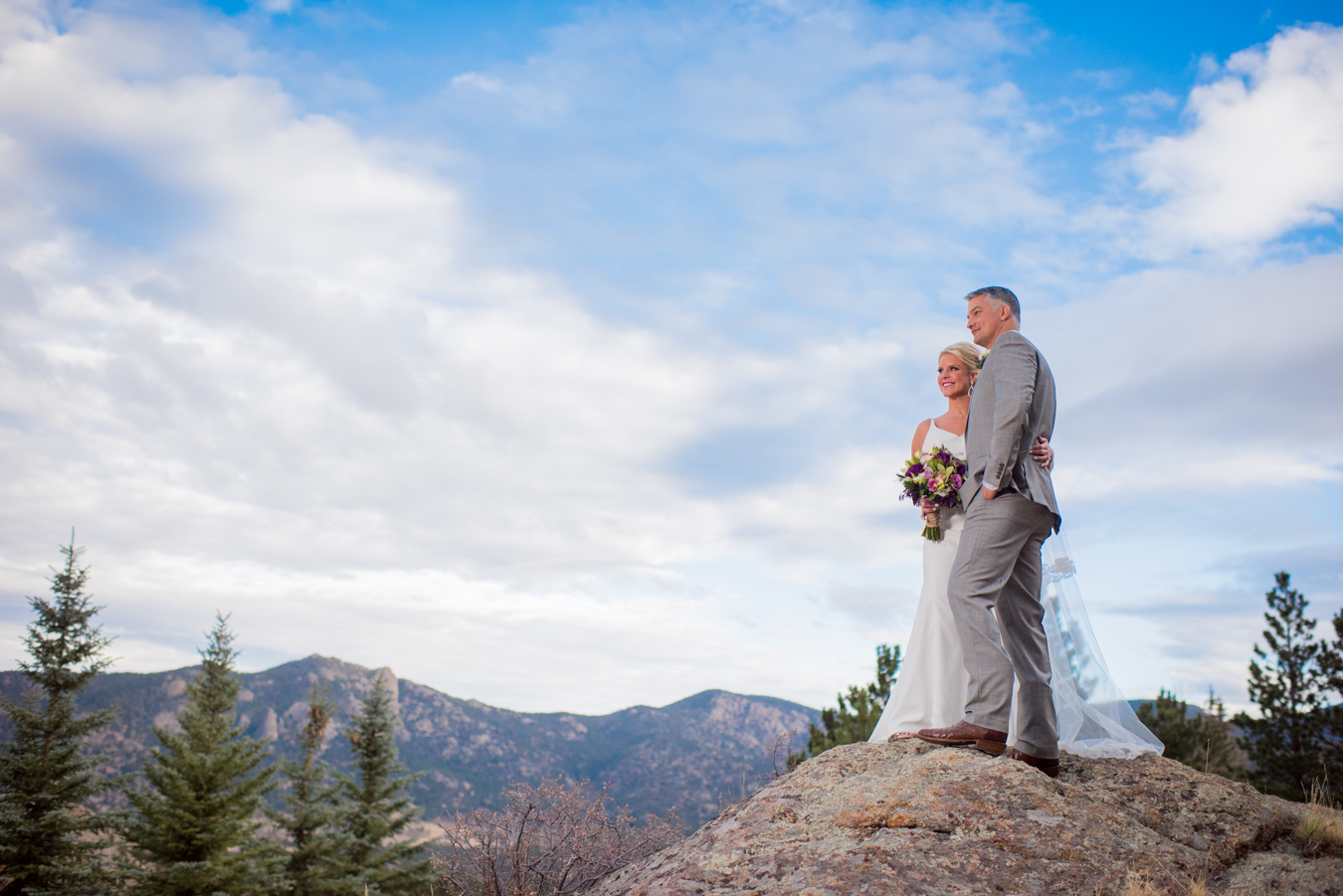 taharaa-mountain-lodge-wedding-couple-on-rock
